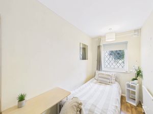 BEDROOM- click for photo gallery